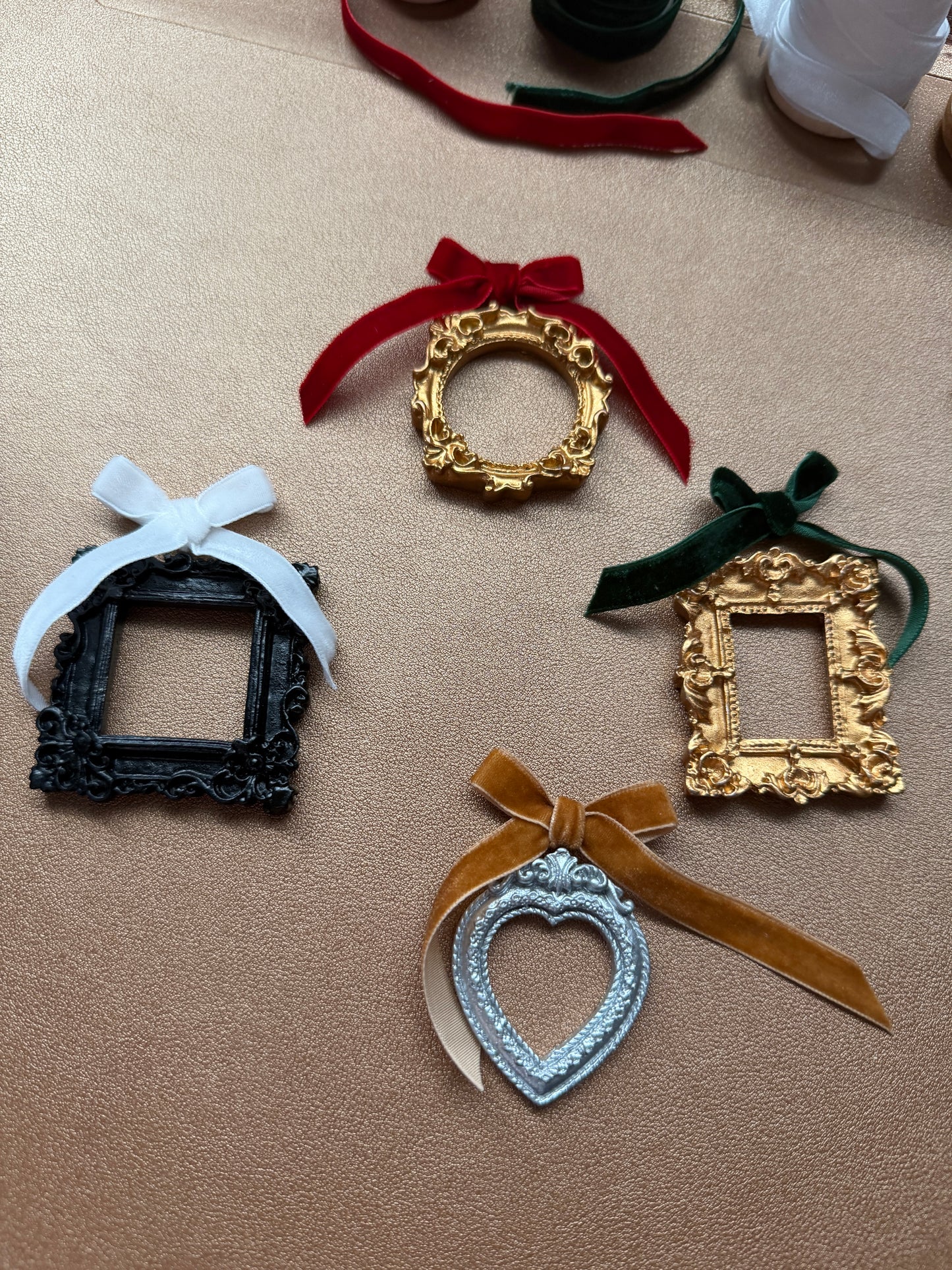 Custom Pet Ornament W/Vintage Frame