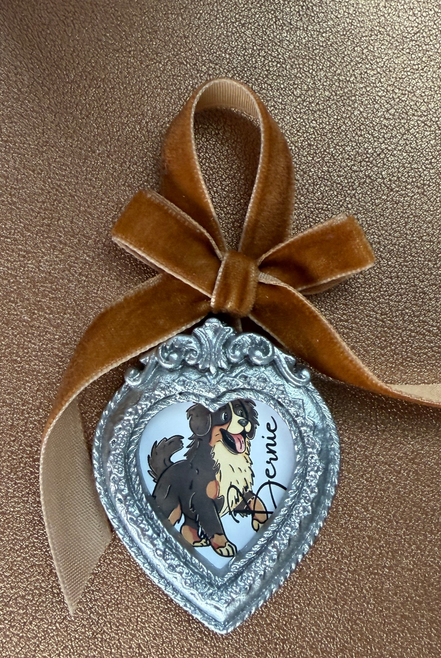 Custom Pet Ornament W/Vintage Frame