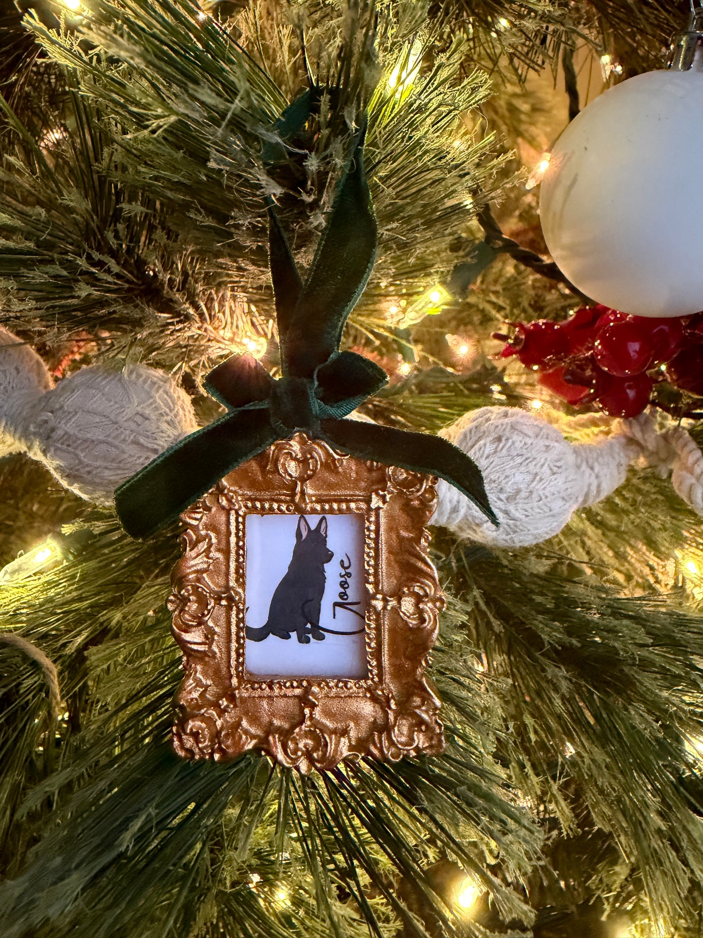 Custom Pet Ornament W/Vintage Frame